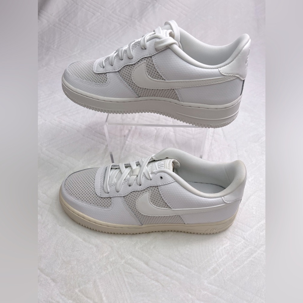 18: Air Force 1 LV8 (GS) White Size 7Y